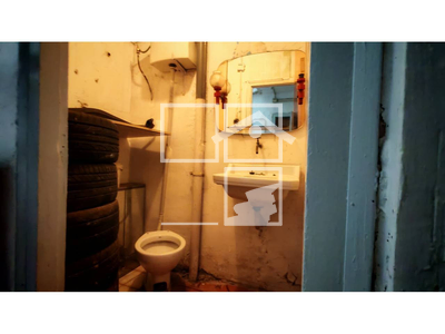 Inmueble en Calle Pirineus    BAJOS, Barcelona